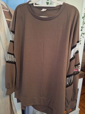 *Must See Pics!!* Long Sleeve Round Neck Top With Chain Detail